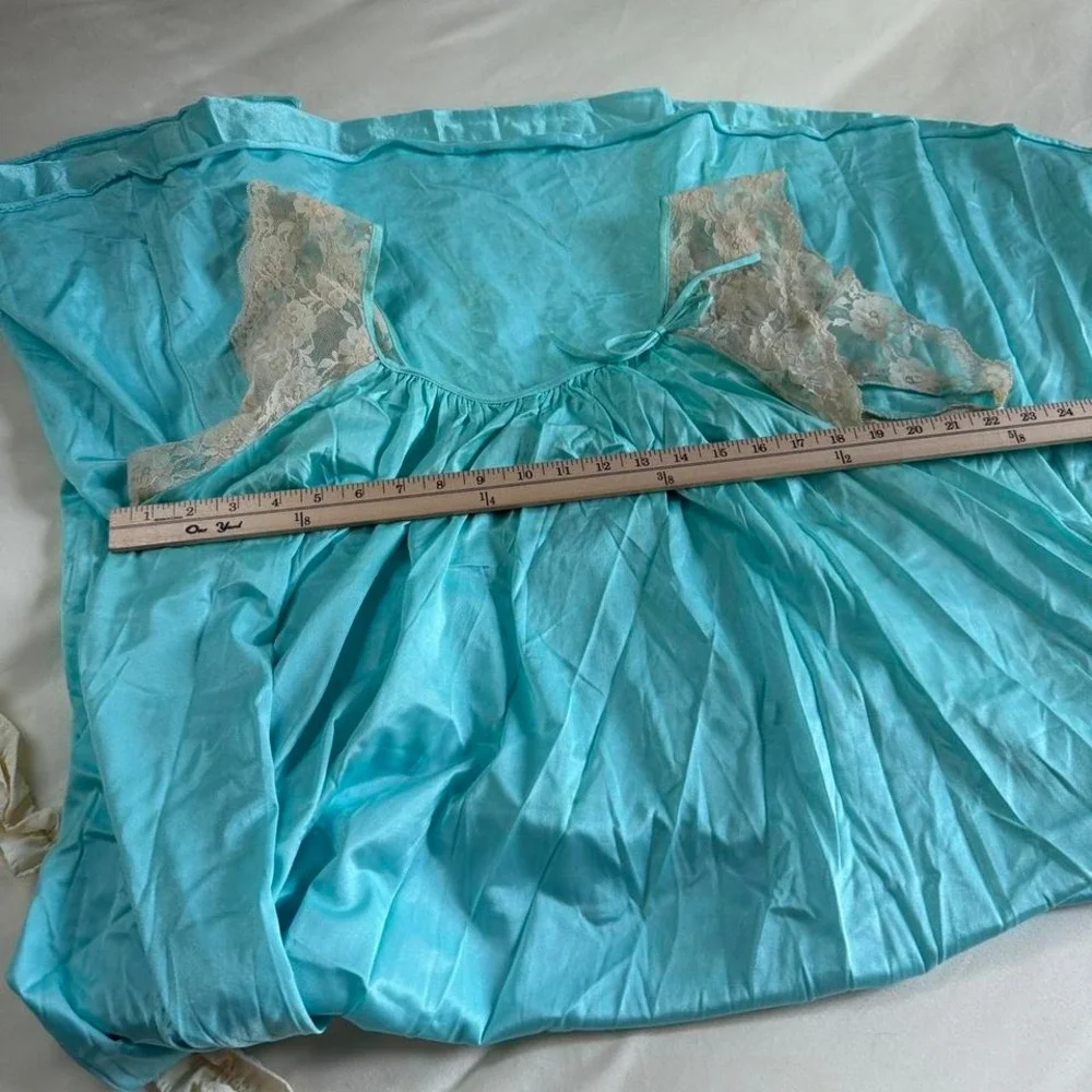 vintage blue nightgown  70s fits like‎ an xl aqua blue n